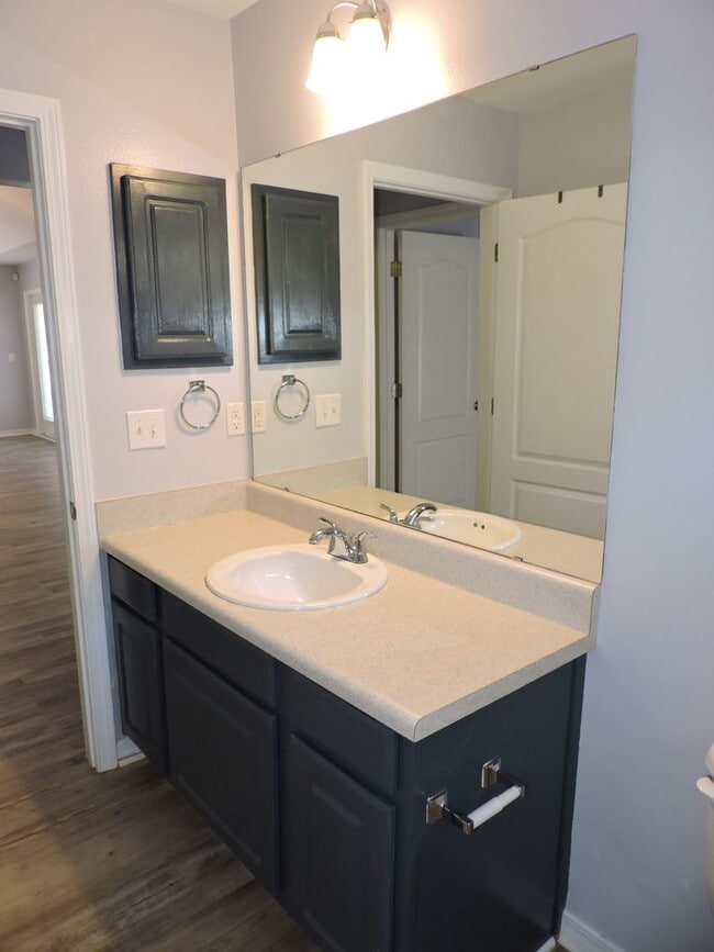 Building Photo - Easy access to Whiting Field & Pensacola!