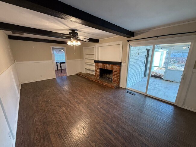 Foto del edificio - SPACIOUS HOME FOR RENT IN SUNGATE!