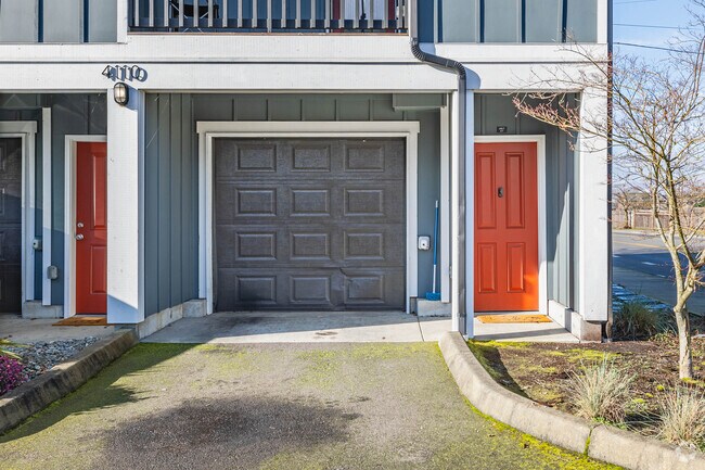 Foto del edificio - Rainier Terrace Townhomes
