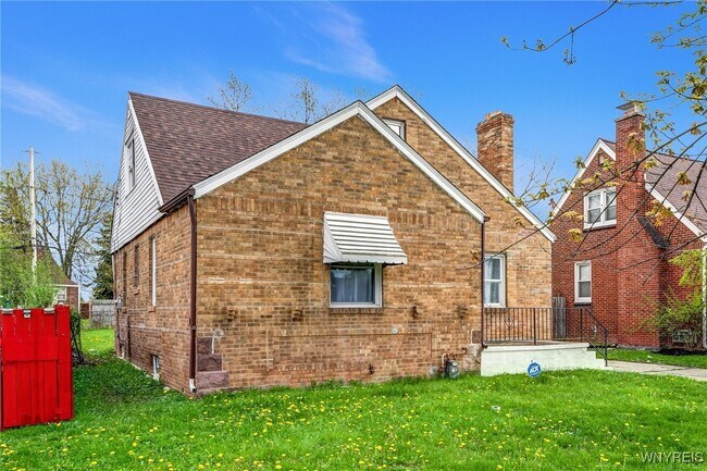 Building Photo - 321 Eggert Rd