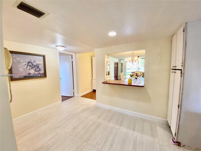 Foto del edificio - 671 S Hollybrook Dr
