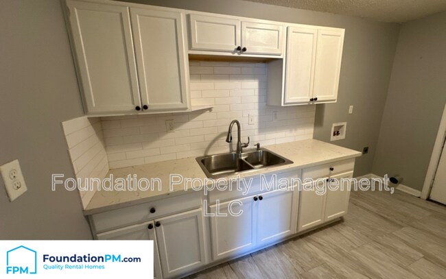 Foto del edificio - 687 Creekstone Cir