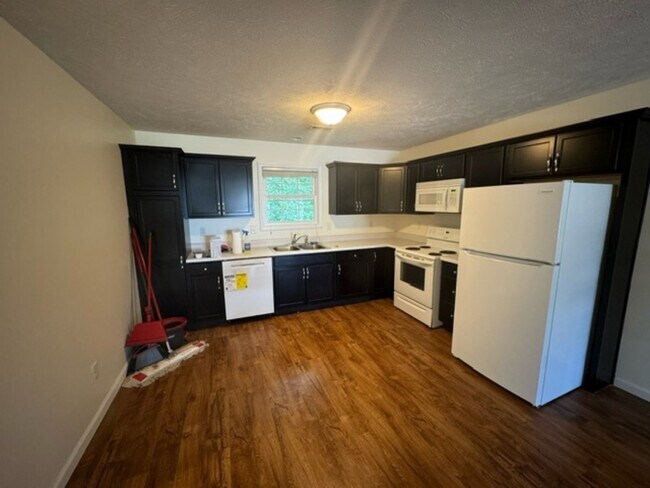 Foto del edificio - 181 Wild Rose Ln