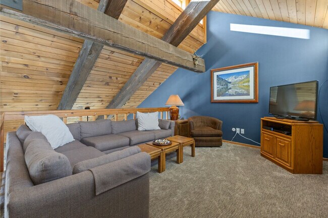 Building Photo - 2460 Ski Trail Ln
