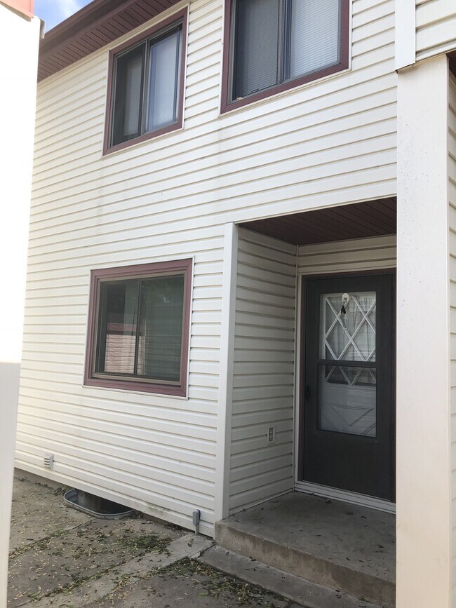 Foto del edificio - Three Bedroom, one-and-a-half-bathroom Townhome in NW Rochester MN
