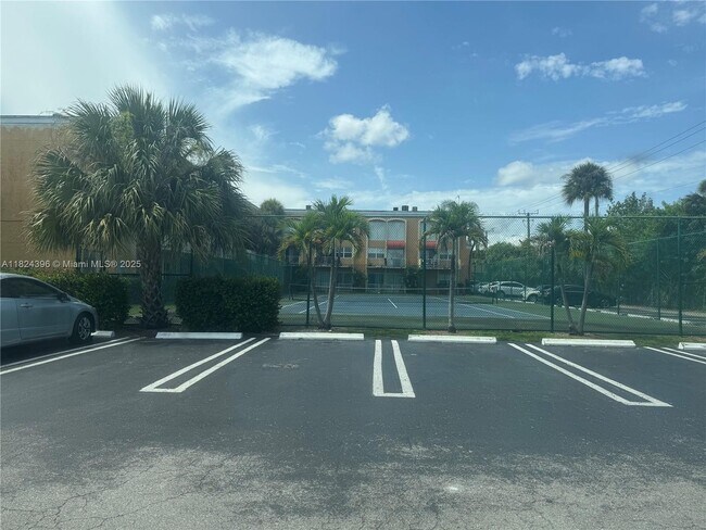 Foto del edificio - 17901 NW 68th Ave