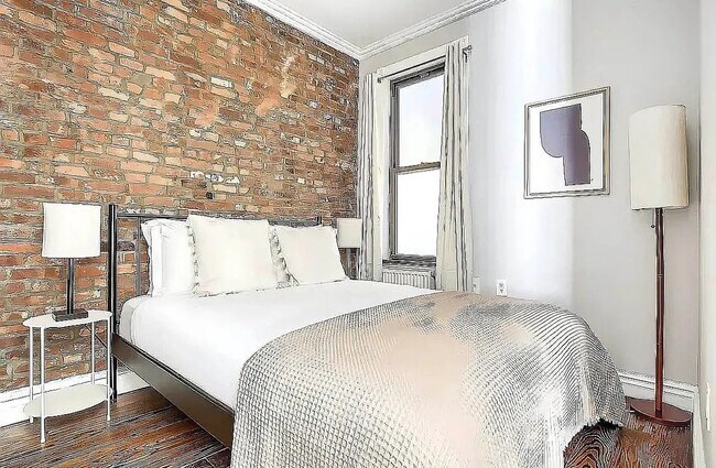 Building Photo - 345 W 53rd St