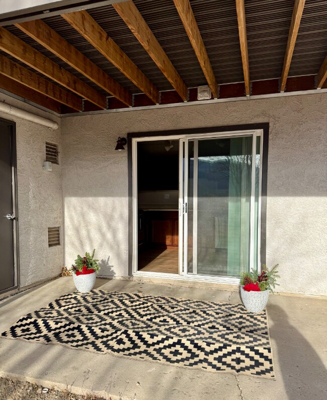 Building Photo - 2813 King St