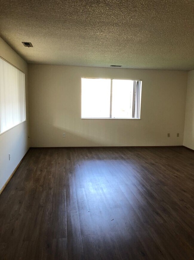Foto del edificio - Spacious NW Corvallis Duplex - 3 Bedroom 1...