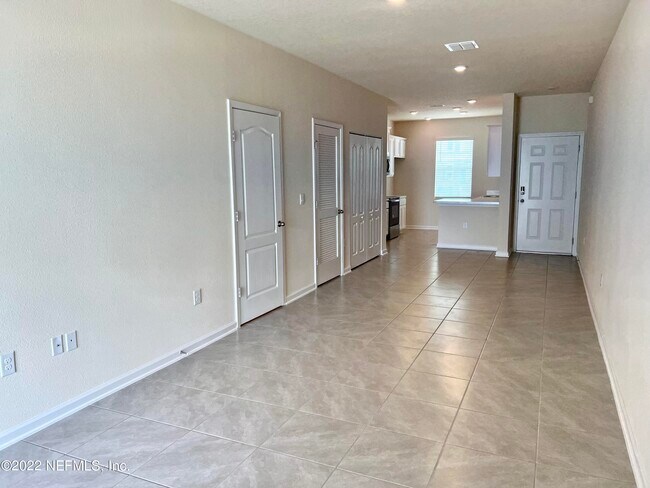 Building Photo - 545 Big Tree Way