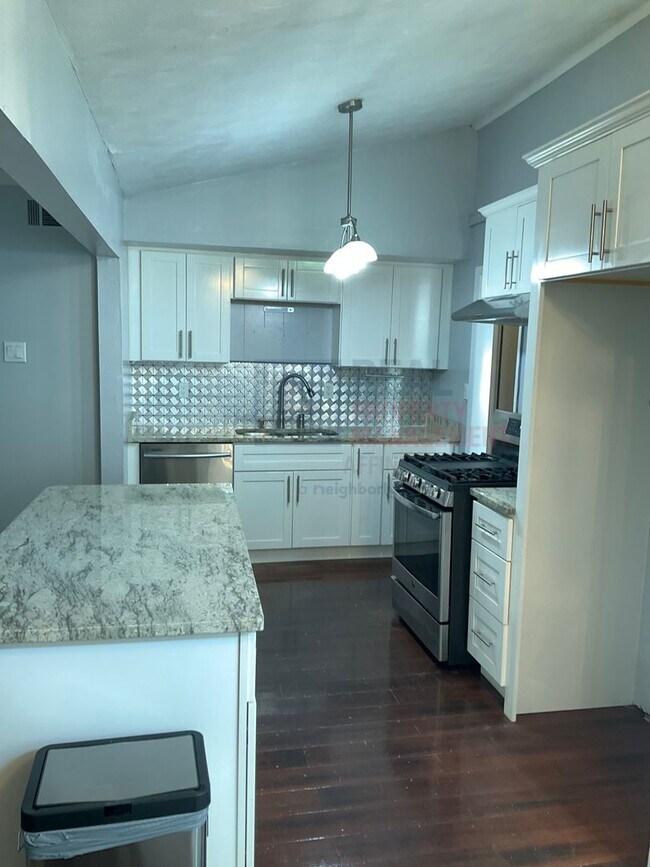 Building Photo - Charming 4-Bedroom Home with Modern Touches