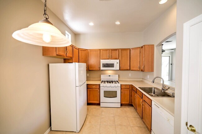Foto del edificio - "Charming 2-Bedroom Oasis with Scenic View...