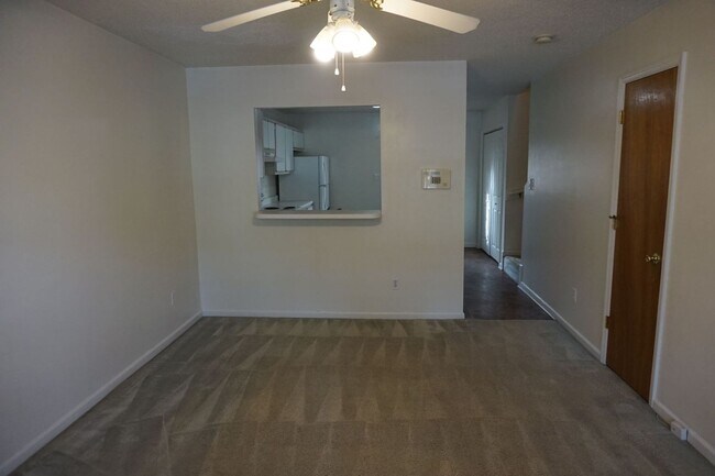 Foto del edificio - 2 Bedroom 2.5 Bathroom Townhome located in Marsh Oaks