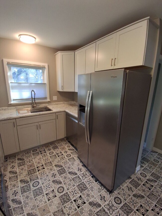 Foto del edificio - Renovated 3BR Duplex! Available Early Octo...