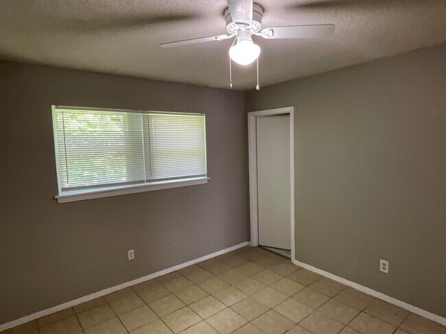 Foto del edificio - 4455 Macon Rd
