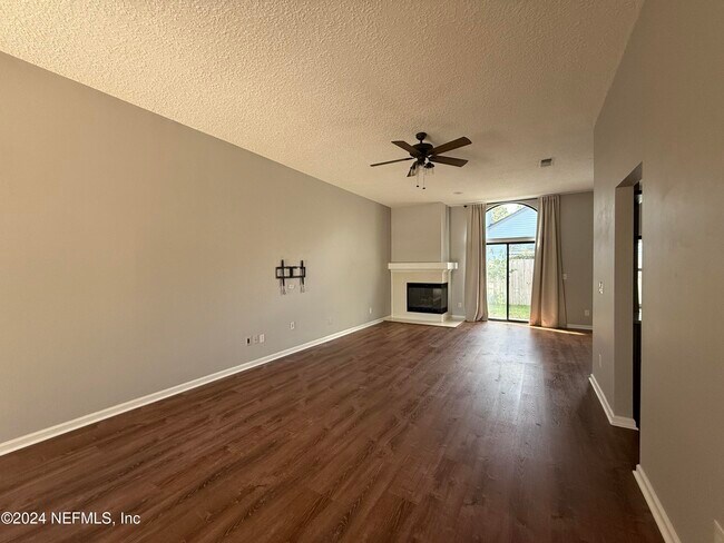 Building Photo - 3814 Union Pacific Dr W