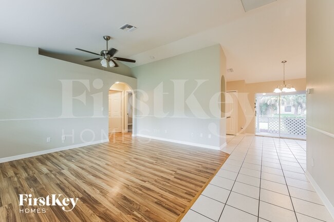 Foto del edificio - 1408 Flora Ave N