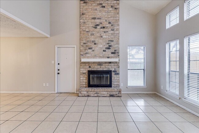 Foto del edificio - 11205 Willowood Creek Dr