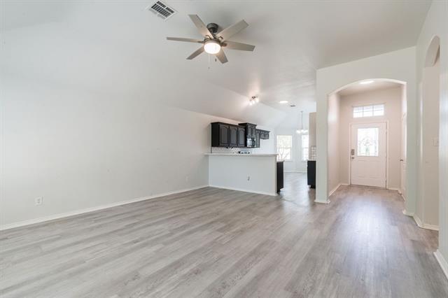 Foto del edificio - 912 Hidden Oaks Dr