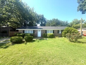 Building Photo - 1206 Woodbridge Dr