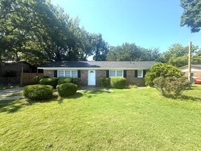 Building Photo - 1206 Woodbridge Dr