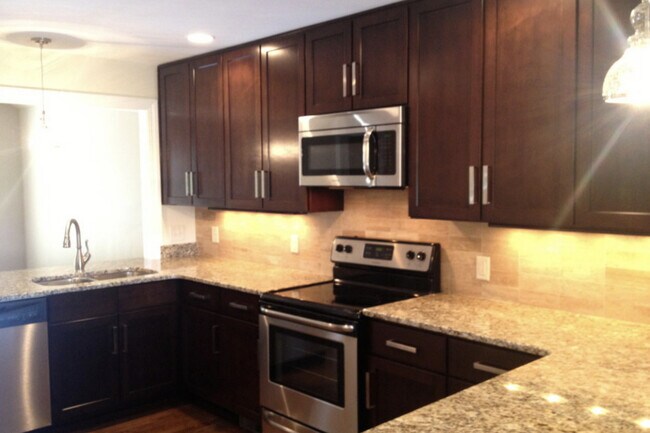 Kitchen w/2 eat in bars - 502 Lancaster Ave