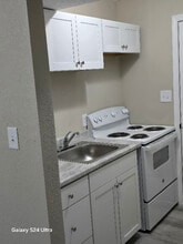 Building Photo - 124 Tacoma Rd