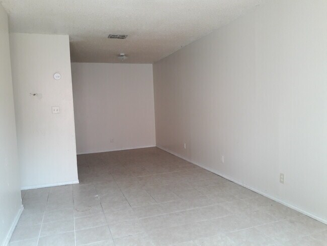 Building Photo - 506 N McColl Rd