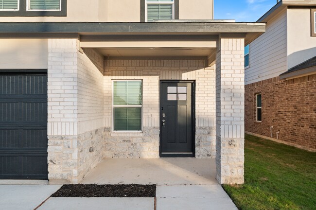 Foto del edificio - 240 New Albany Ln