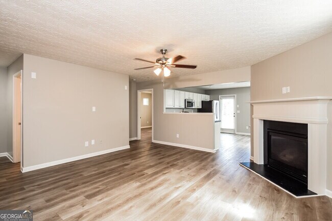 Building Photo - 593 Arrowhead Dr