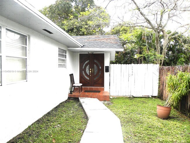 Building Photo - 3466 SW 23rd St