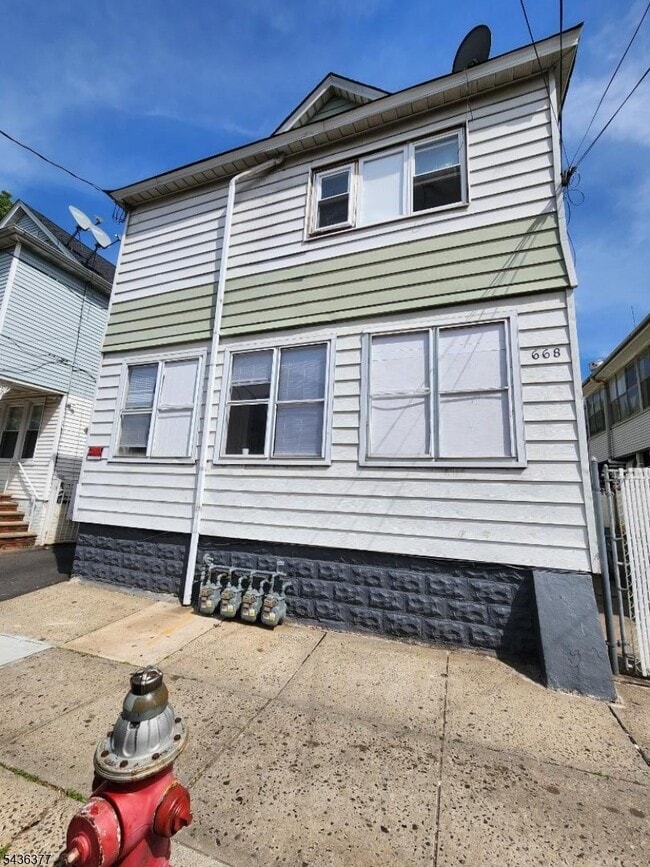 Building Photo - 668 Clarkson Ave