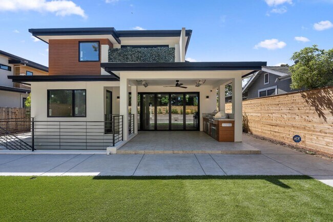 Building Photo - 440 Fernando Ave