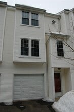 Building Photo - 380 Hitchcock Rd