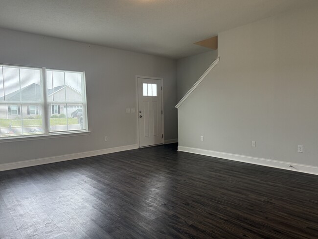 Building Photo - 345 Mcclelland Lp NE