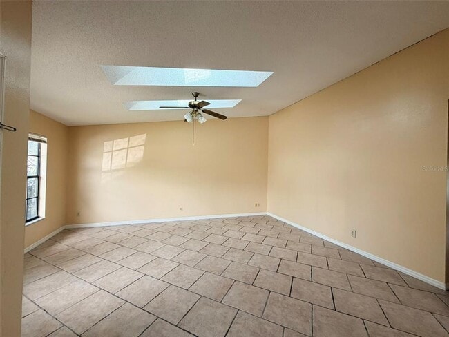 Foto del edificio - 437 Wood Rose Ln