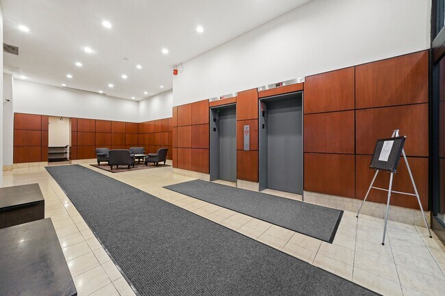 Foto del edificio - 233 E Erie St