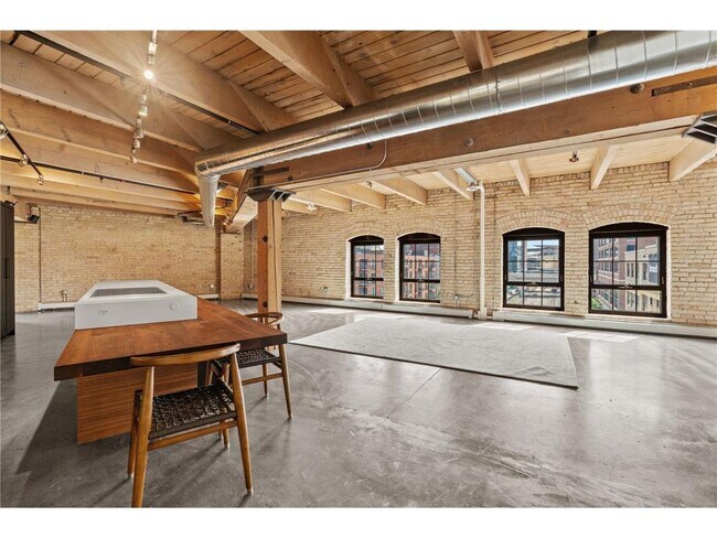 Foto del edificio - 404 N Washington Ave