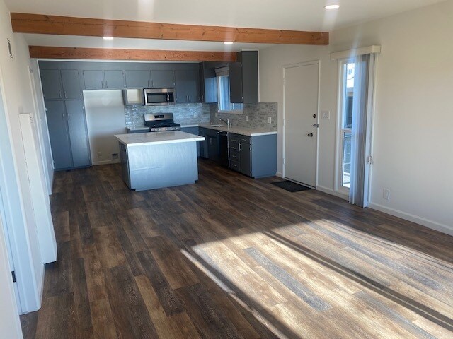 Foto del edificio - 605 Illinois Ct