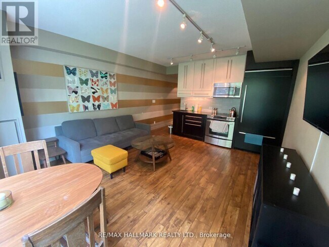 Photo du bâtiment - 350 Wellington St W