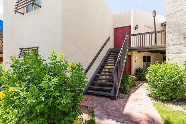 Foto del edificio - 6840 E 2nd St