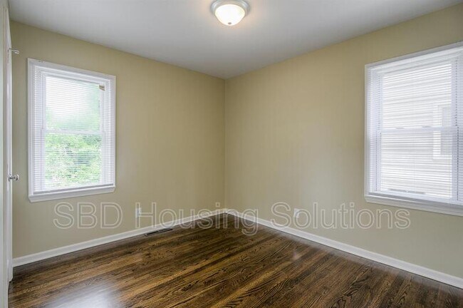 Building Photo - 2912 Englewood Terrace