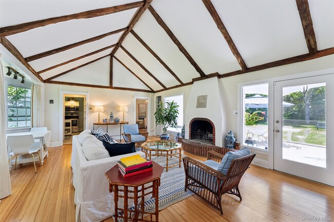 Building Photo - 35 Sheppard St