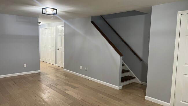 Building Photo - 325 Juniper Dr