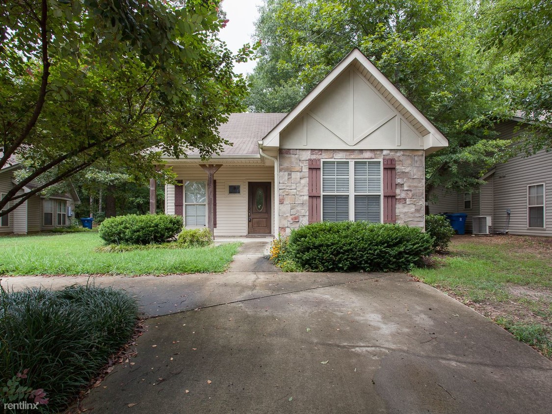Primary Photo - 9530 Brook Forest Cir