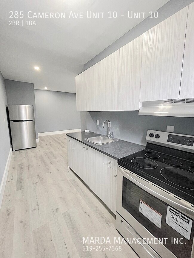 Building Photo - MODERN 2BED/1BATH APT NEAR U OF W + HYDRO!