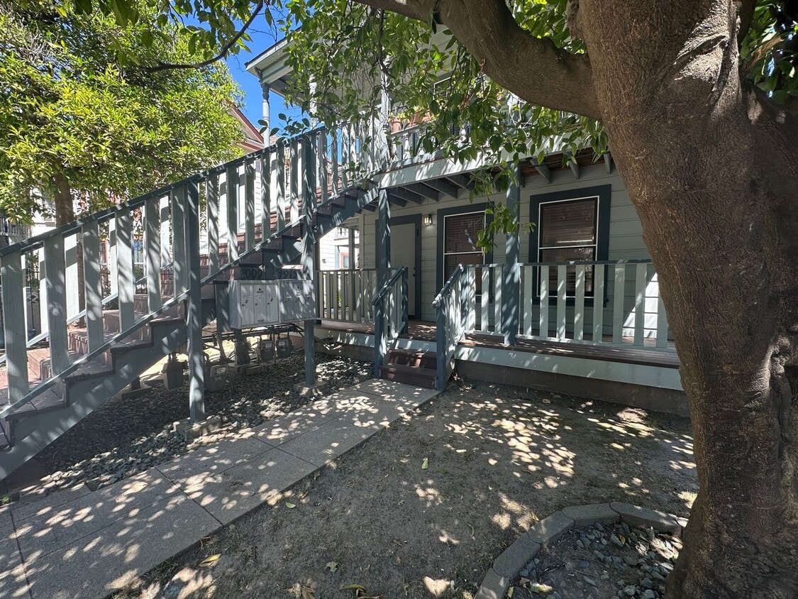 Spacious 1 Bedroom in Downtown Sacramento Where Convivence Is KEY! CALL Today To Schedule a Showing! - Spacious 1 Bedroom in Downtown Sacramento Where Convivence Is KEY! CALL Today To Schedule a Showing!
