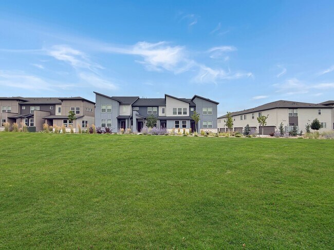 Foto del edificio - $0 DEPOSIT OPTION. BRIGHT AND SPACIOUS 3-B...