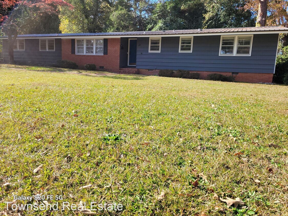 4 br, 2 bath House 1063 Mohawk Ave House Rental in Fayetteville, NC