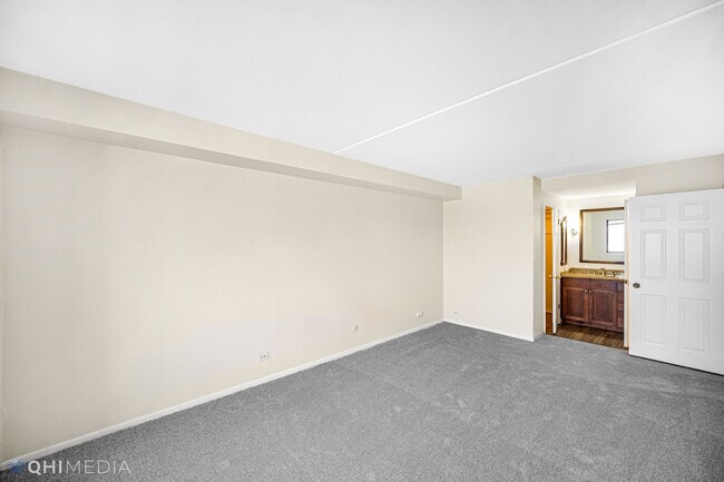 Building Photo - 6340 Americana Dr